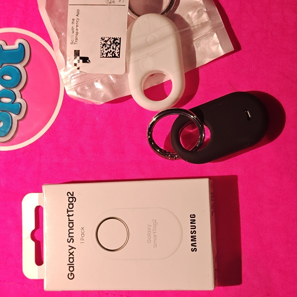 Smart Tag 2 New In Box With New Cases And Rings